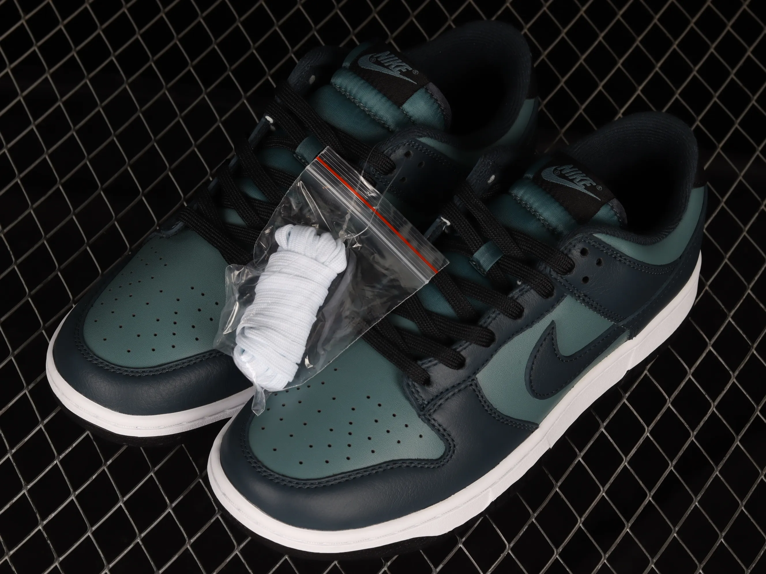 All categories Nk SB Dunk Series Nk SB Dunk Low low-top sneakers #ZG version Nk Dunk Low dark blue dark green SB low-top sports and leisure sneakers DR9705-300